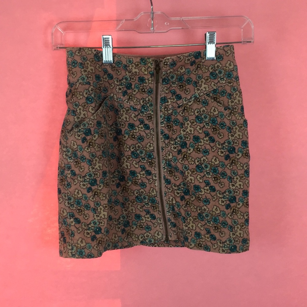 H&M Corduroy flower power skirt